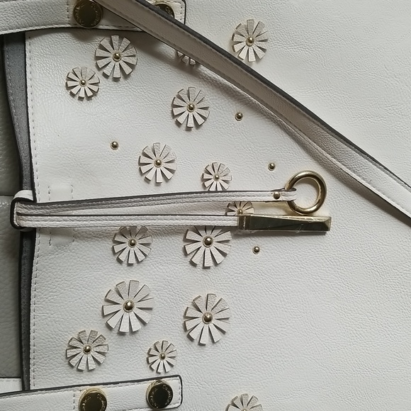 Calvin Klein Large, New W/O Tag White Leather Tote/Cross Body Bag, $60 - Picture 6 of 12